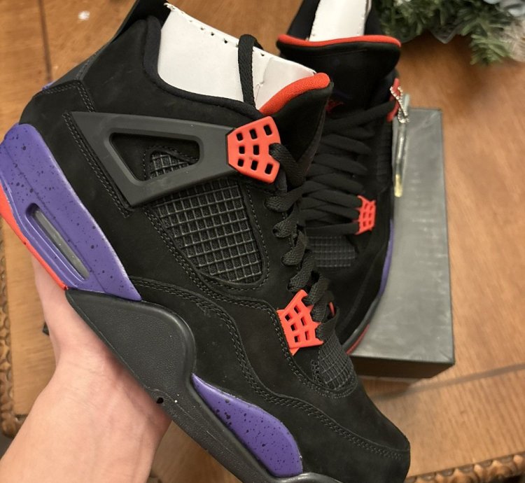 Size 10 - Jordan 4 Raptors Drake Ovo 2019