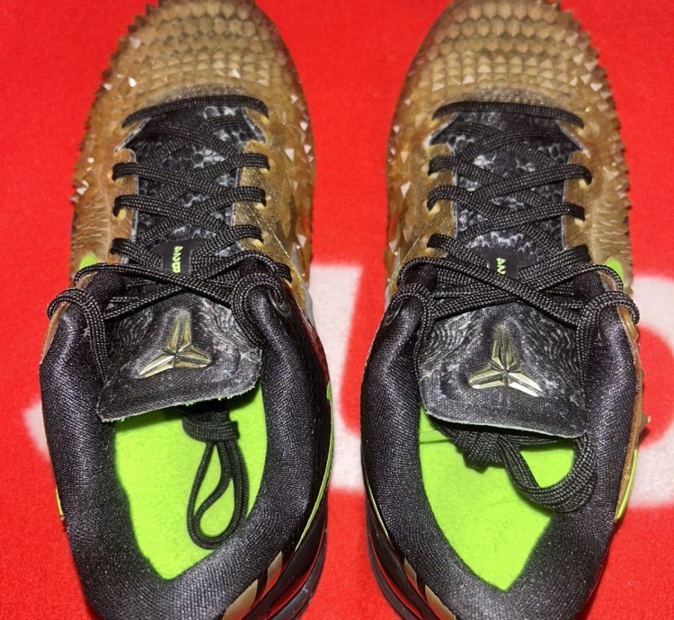 Nike Kobe 8 Ss Christmas 2013 Size 5y 555586-004