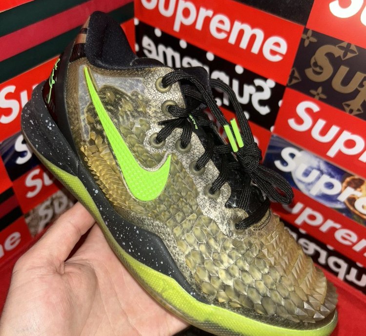 Nike Kobe 8 Ss Christmas 2013 Size 5y 555586-004