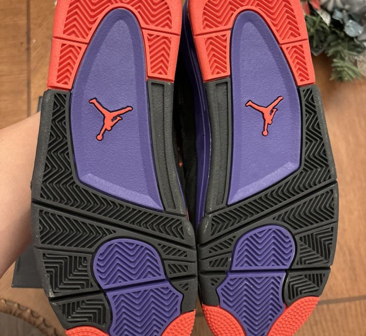 Size 10 - Jordan 4 Raptors Drake Ovo 2019