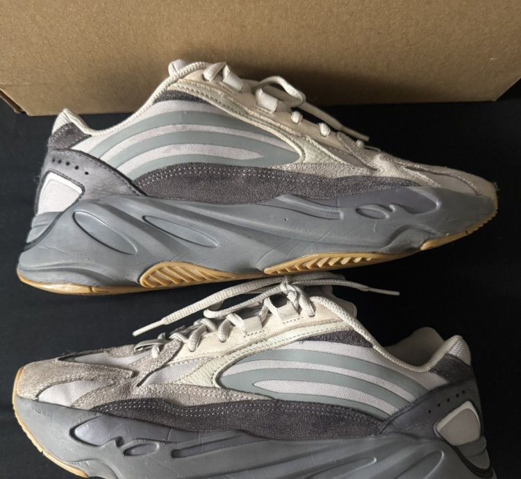 Adidas Yeezy Boost 700 V2 Tephra Size 9m