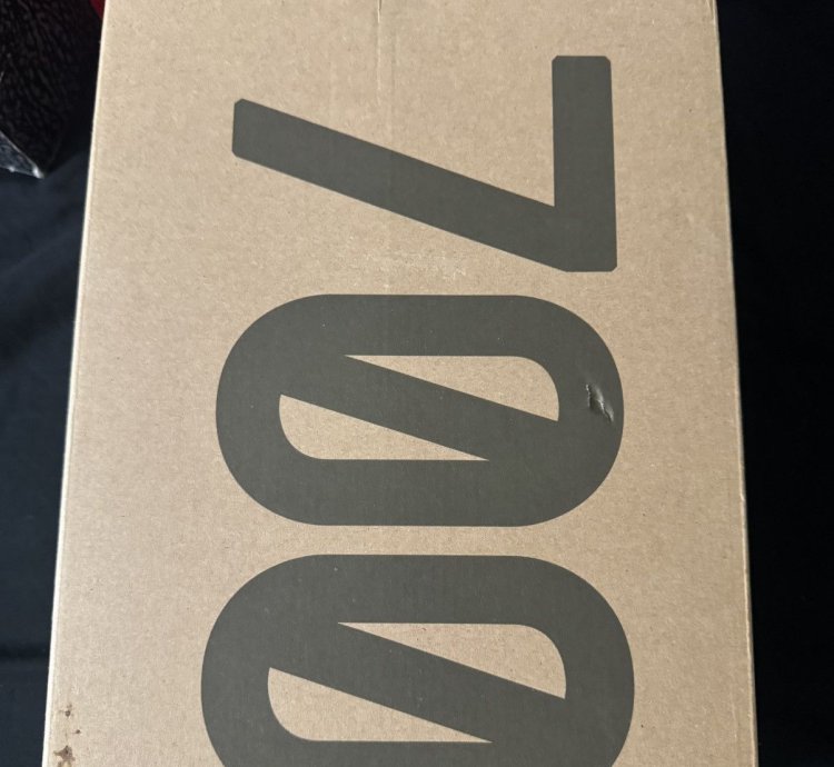 Adidas Yeezy Boost 700 V2 Tephra Size 9m