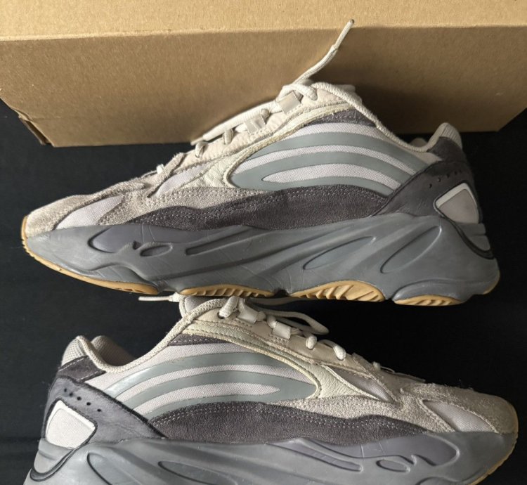 Adidas Yeezy Boost 700 V2 Tephra Size 9m