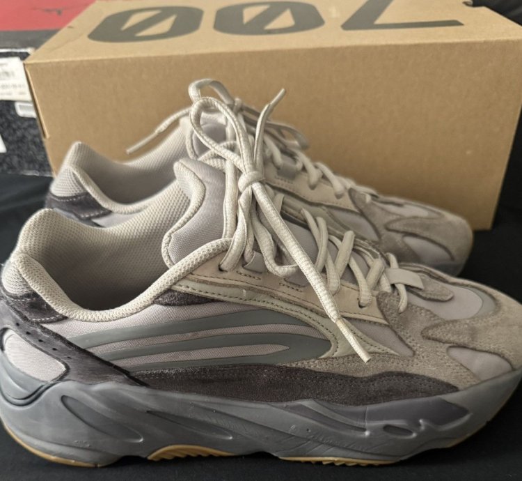 Adidas Yeezy Boost 700 V2 Tephra Size 9m