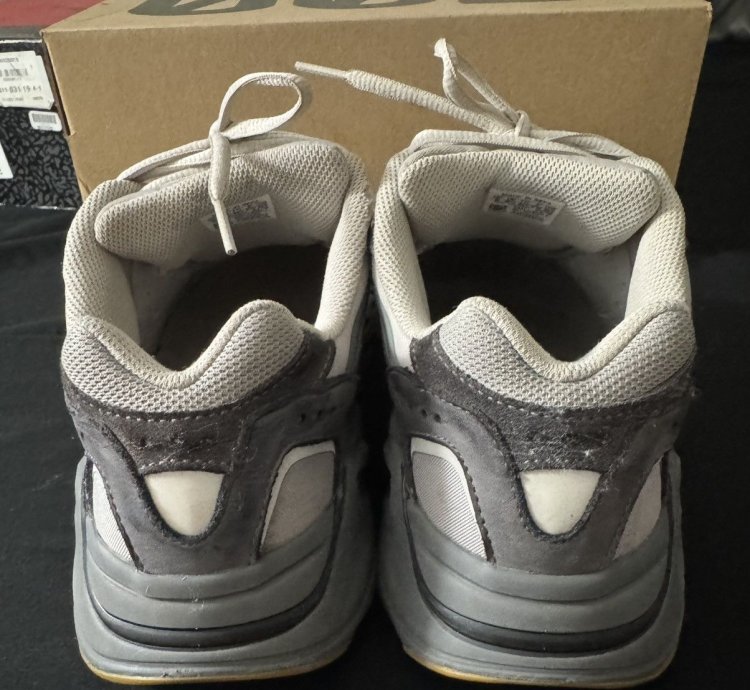 Adidas Yeezy Boost 700 V2 Tephra Size 9m