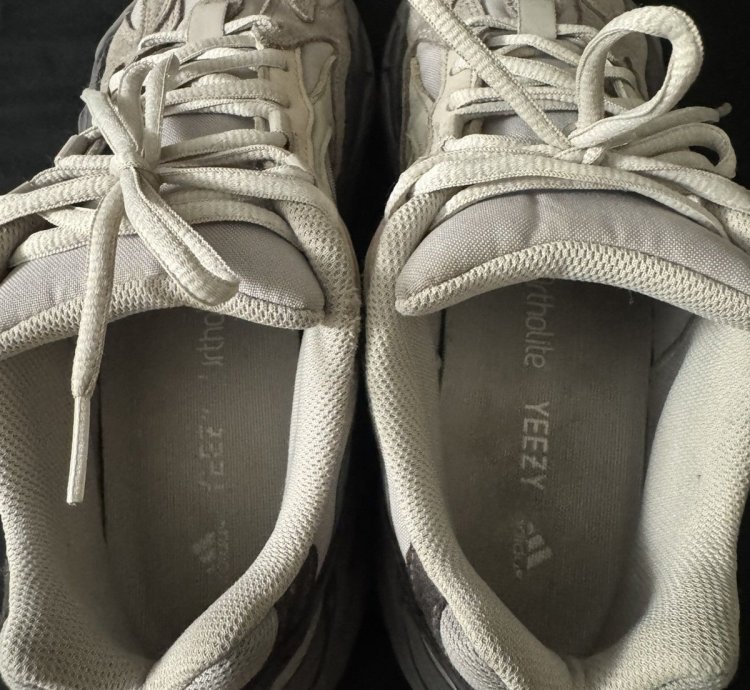Adidas Yeezy Boost 700 V2 Tephra Size 9m