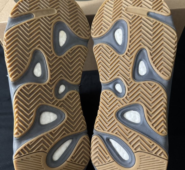 Adidas Yeezy Boost 700 V2 Tephra Size 9m