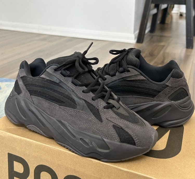 Adidas Yeezy Boost 700 V2 Vanta