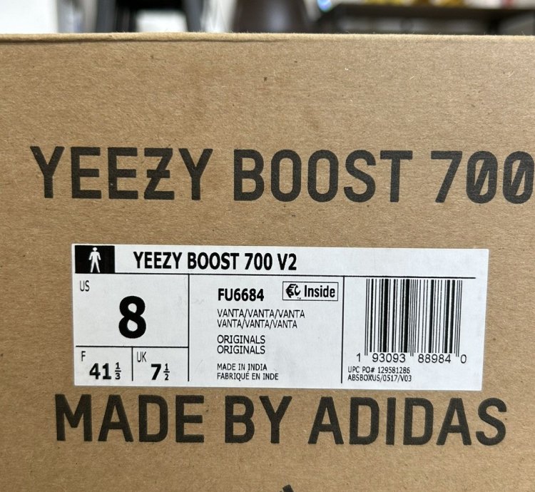Adidas Yeezy Boost 700 V2 Vanta