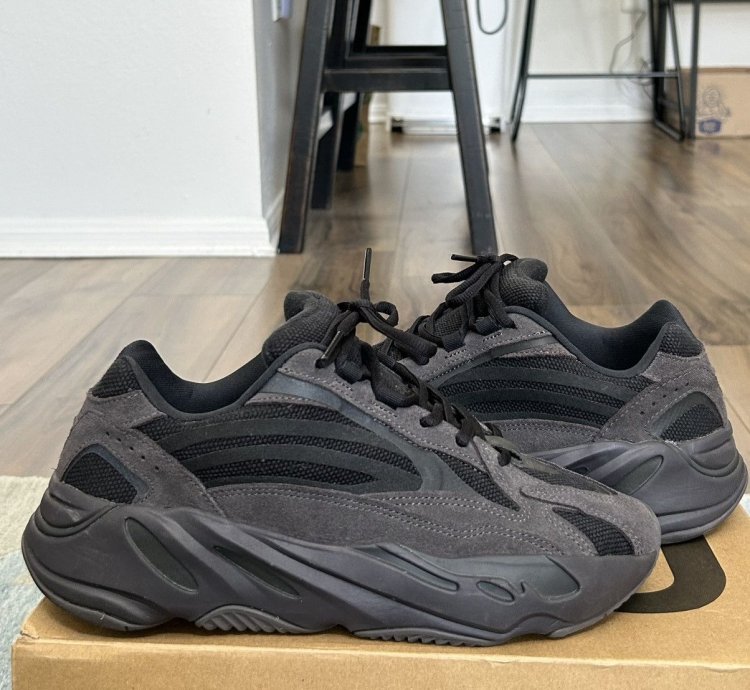 Adidas Yeezy Boost 700 V2 Vanta