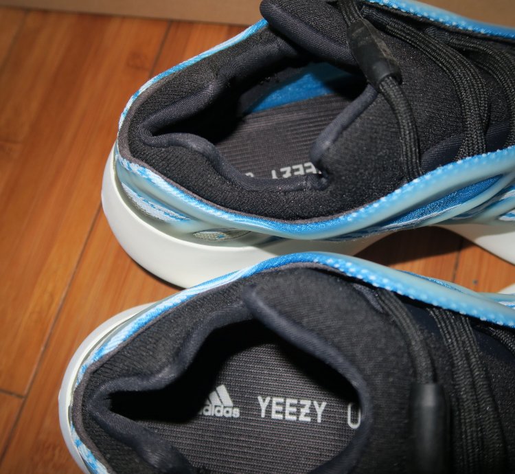 Adidas Yeezy Boost 700 V3 Azareth With Box Sneakers Size 11