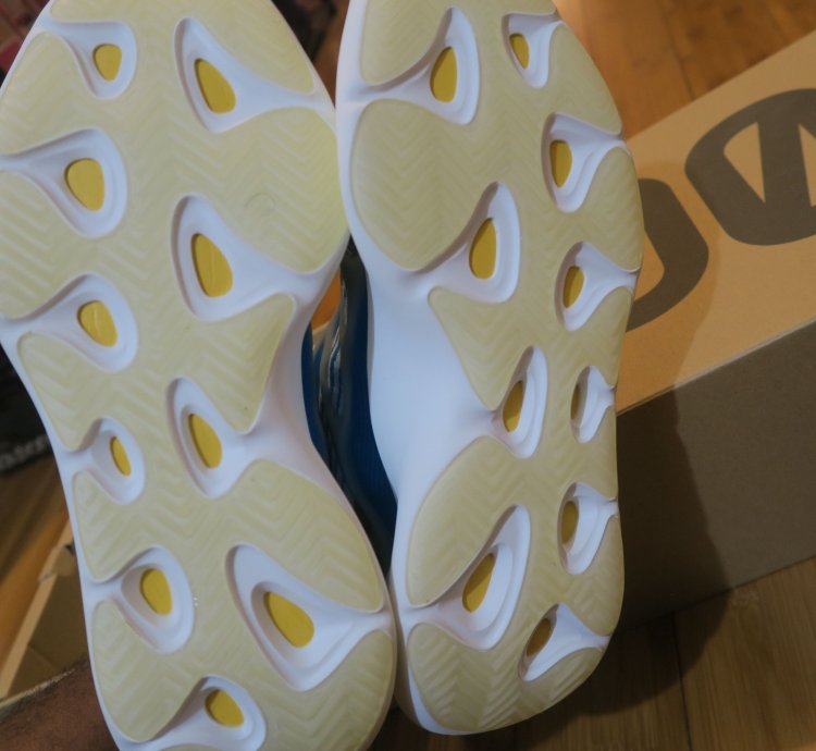 Adidas Yeezy Boost 700 V3 Azareth With Box Sneakers Size 11
