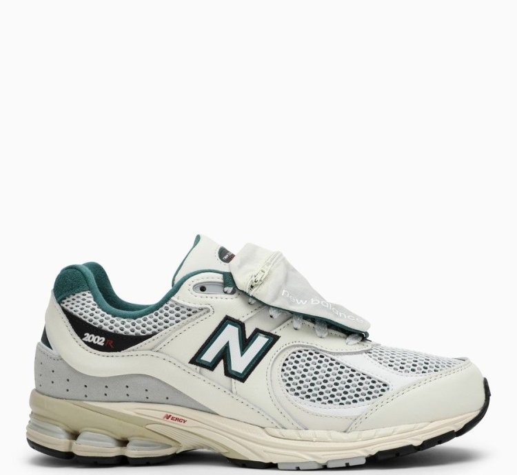 O1d2blof0523 Low 2002r Trainer In White