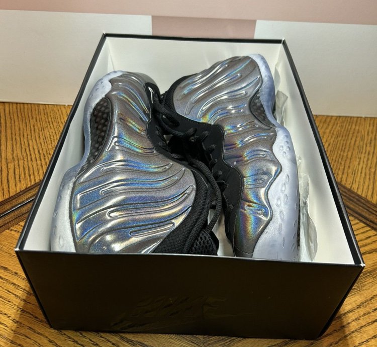 Size 10 5 - Nike Air Foamposite One Hologram 2015 Likenew