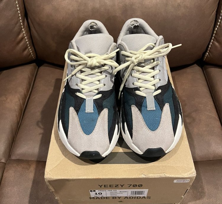 Adidas Yeezy Boost 700 Wave Runner