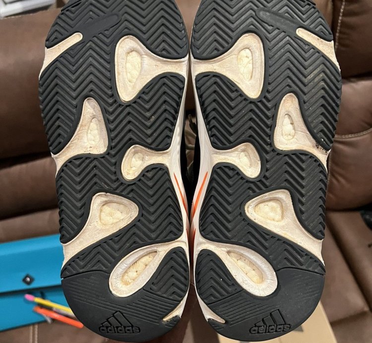 Adidas Yeezy Boost 700 Wave Runner