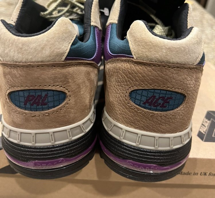 Palace New Balance 991 Tan