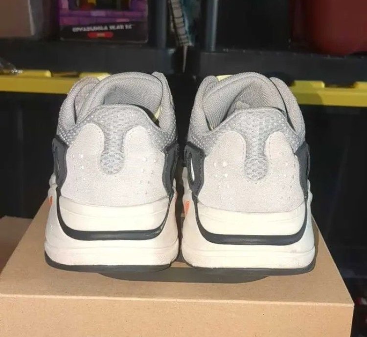 Adidas Yeezy Boost 700 Wave Runner Size 10 Us Men Box