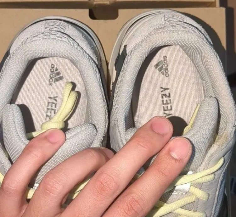 Adidas Yeezy Boost 700 Wave Runner Size 10 Us Men Box