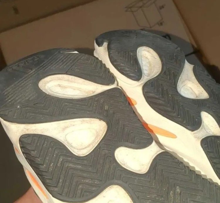 Adidas Yeezy Boost 700 Wave Runner Size 10 Us Men Box