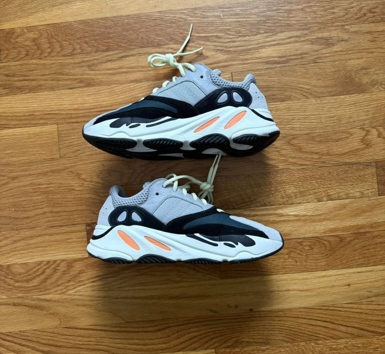 Adidas Yeezy Boost 700 Wave Runner Size 9