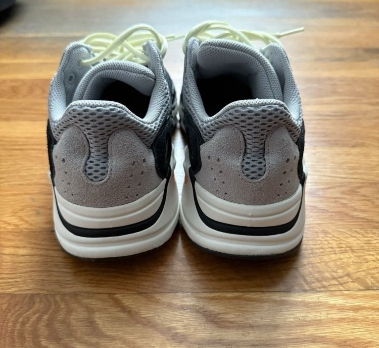 Adidas Yeezy Boost 700 Wave Runner Size 9