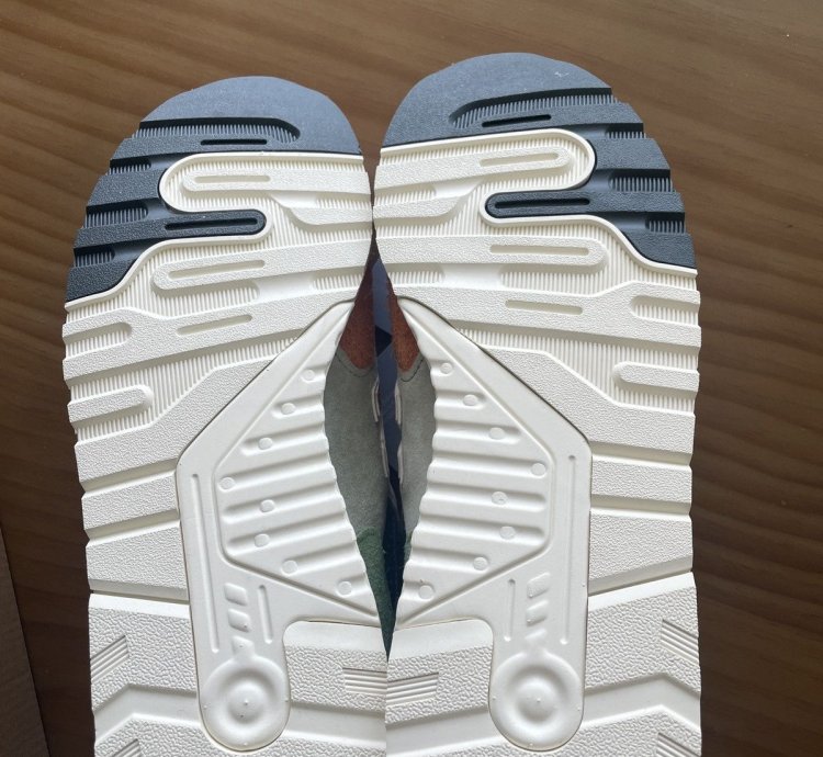 Ronnie Fieg Frank Lloyd Wright Foundation 998 - Apricot