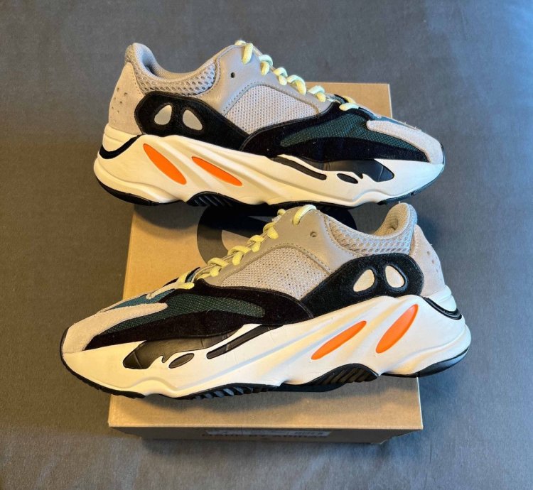 Adidas Yeezy Boost 700 Waverunner Size 7 B75571