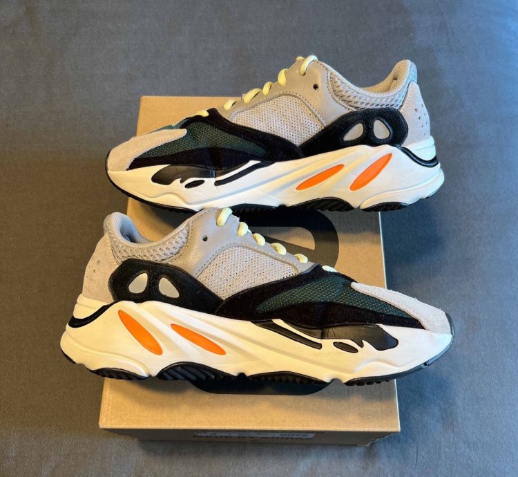 Adidas Yeezy Boost 700 Waverunner Size 7 B75571