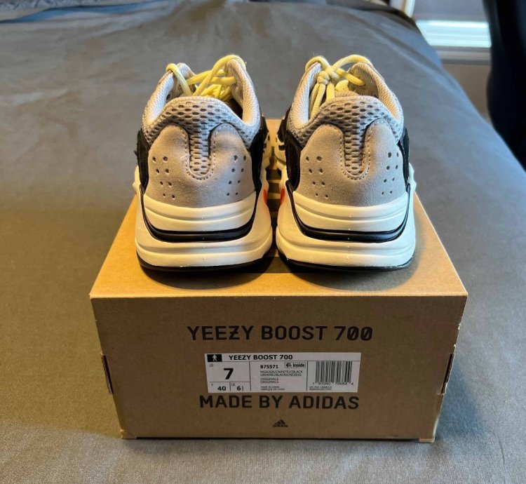 Adidas Yeezy Boost 700 Waverunner Size 7 B75571