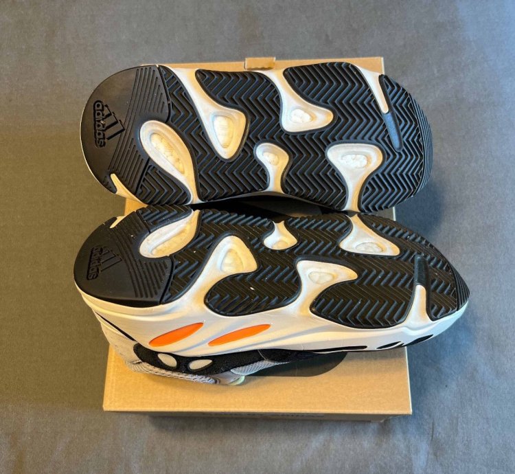 Adidas Yeezy Boost 700 Waverunner Size 7 B75571