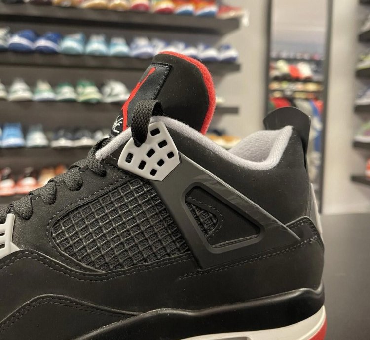 Size 11 - Jordan 4 Retro Og Bred 2019 308497-060 Black Red
