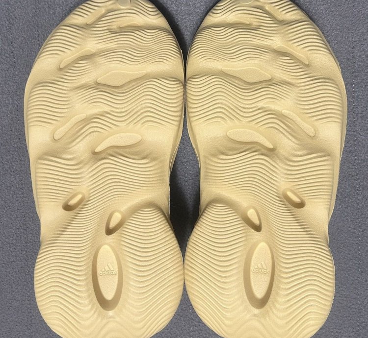 Adidas Yeezy Foam Rnr Runner Desert Sand 2023 Yzy Size 7 New