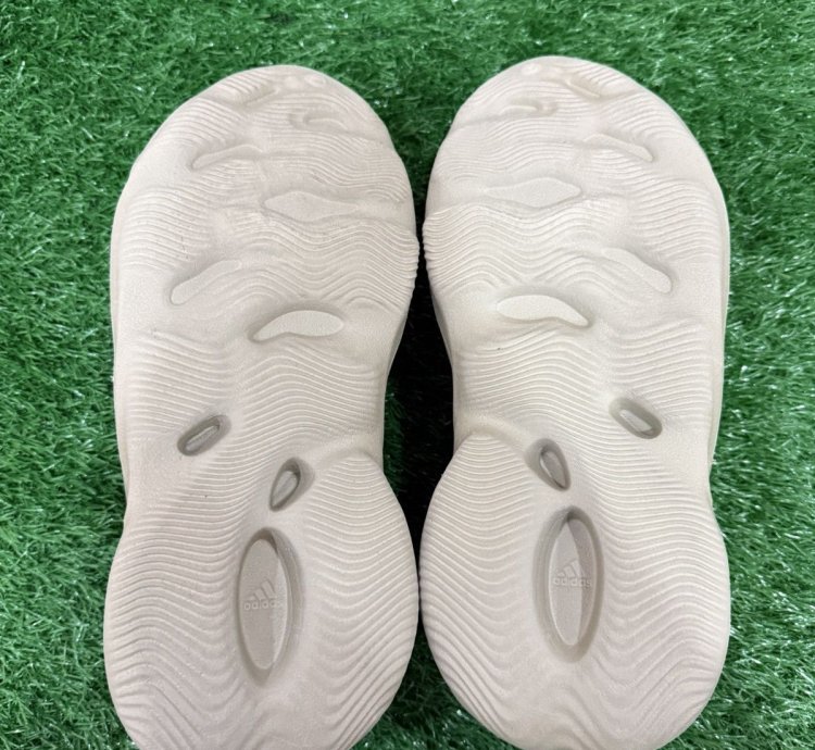 Adidas Yeezy Foam Rnr Stone Taupe