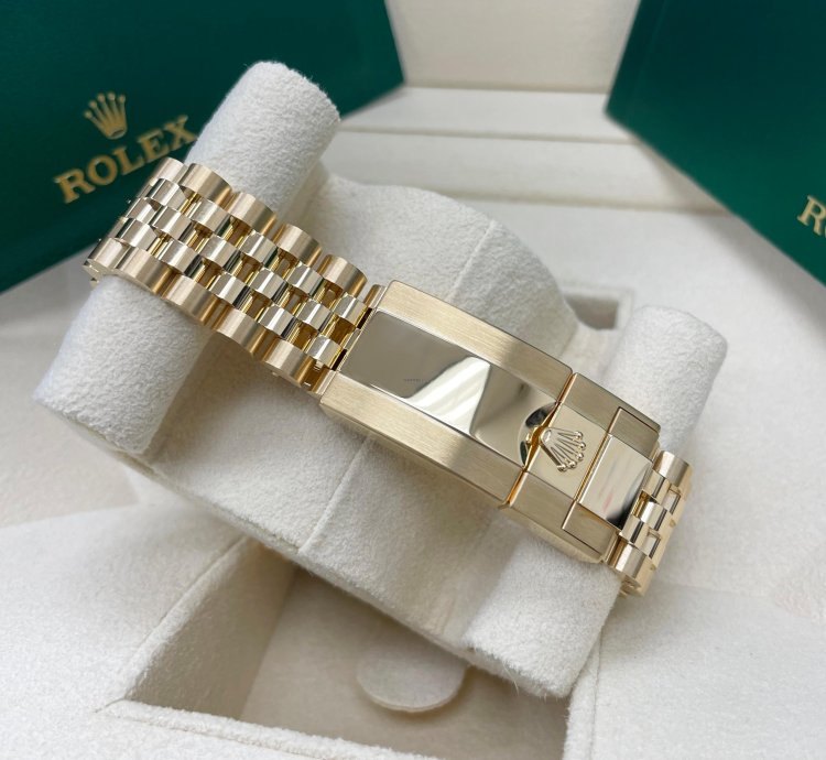 Rolex Gmt-master Ii Unworn 126718 Gmt-master Ii 18k Yellow Gold 40mm Black Dial Jubilee Bracelet