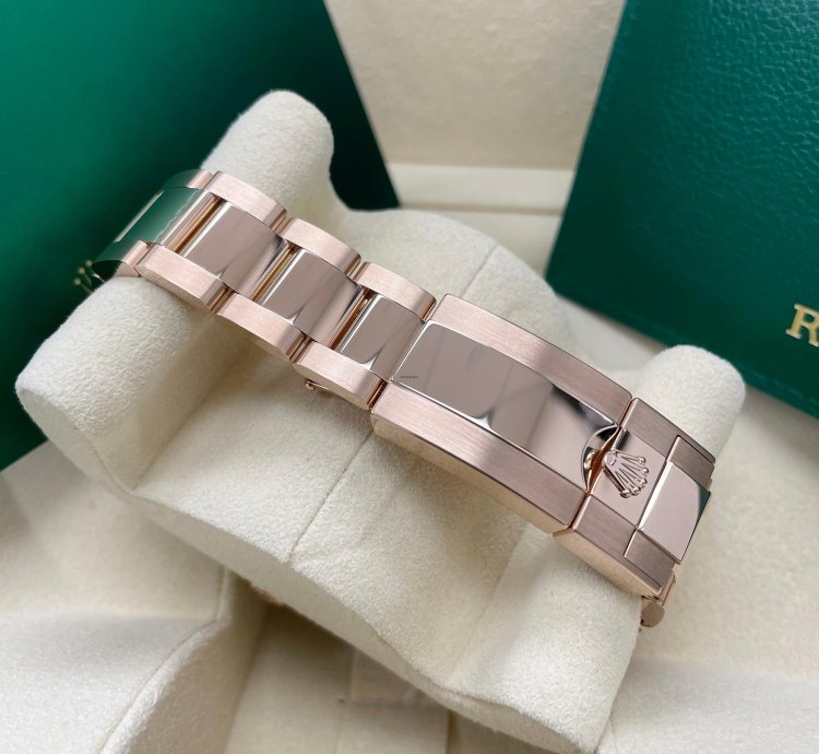 Rolex Gmt-master Ii Unworn Gmt-master Ii 126715chnr Rose Gold Rootbeer Oyster Bracelet 40mm
