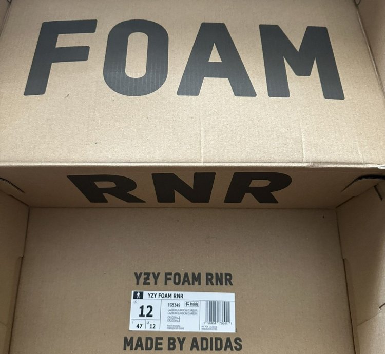 Adidas Yeezy Foam Runners Carbon