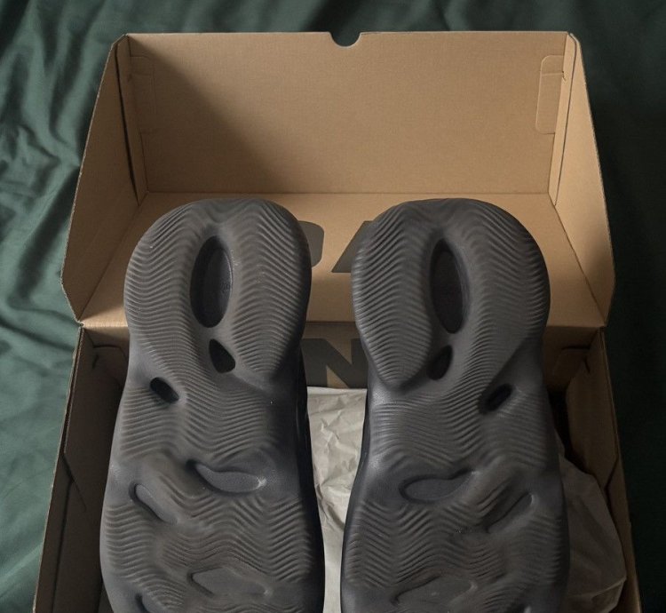 Adidas Yeezy Foam Runners Onyx Us Size 13 Men