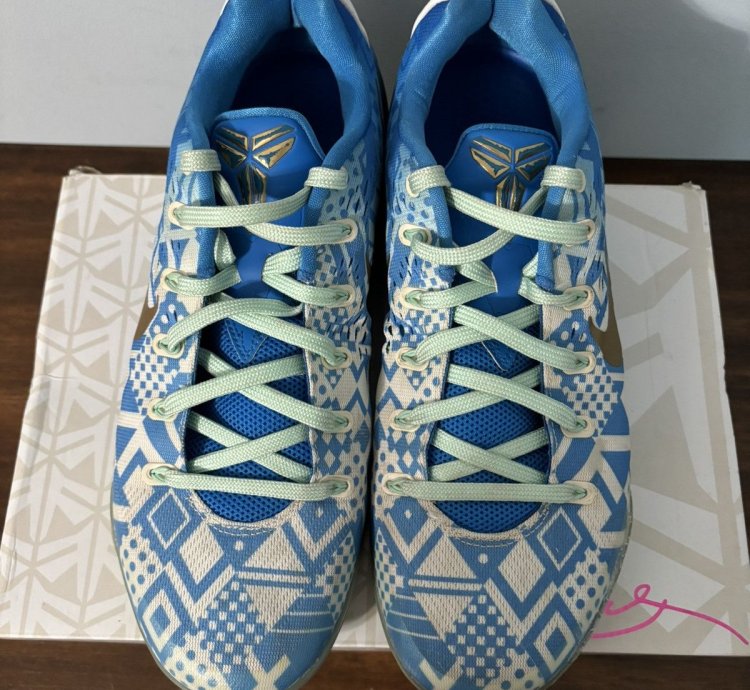 Nike Kobe 9 Em Low Hyper Cobalt