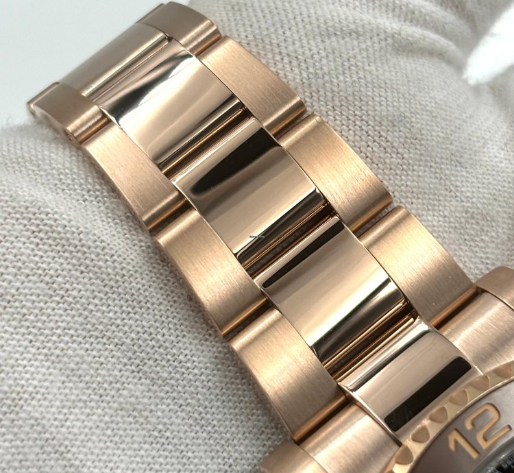 Rolex Gmt-master Ii Unworn Gmt-master Ii 40mm Rootbeer Rose Gold Bracelet 126715chnr Box Papers 2024