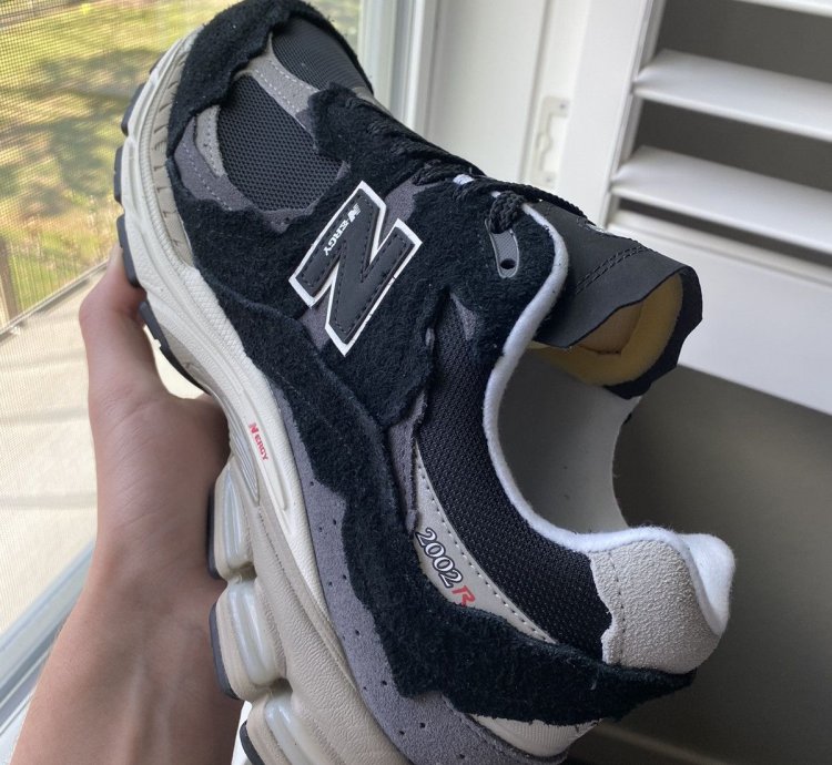 Size 12 New Balance 2002r Protection Pack Black Grey