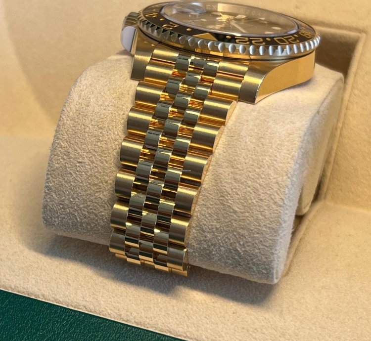 Rolex Gmt-master Ii Unworn Yellow Gold Gmt-master Ii 126718grnr