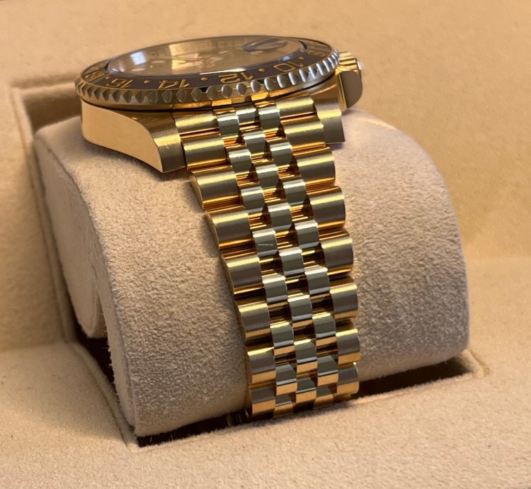 Rolex Gmt-master Ii Unworn Yellow Gold Gmt-master Ii 126718grnr