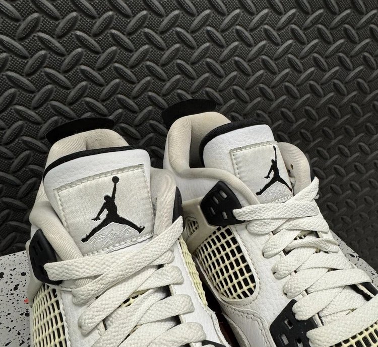 Air Jordan 4 Retro Military Black