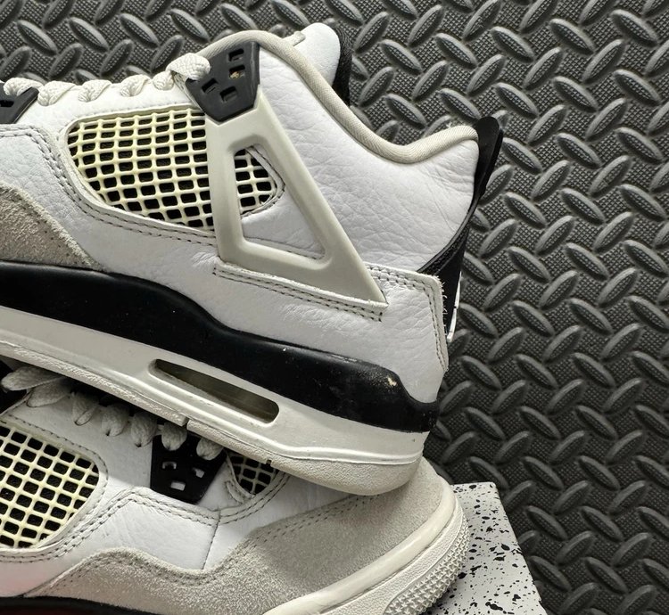 Air Jordan 4 Retro Military Black