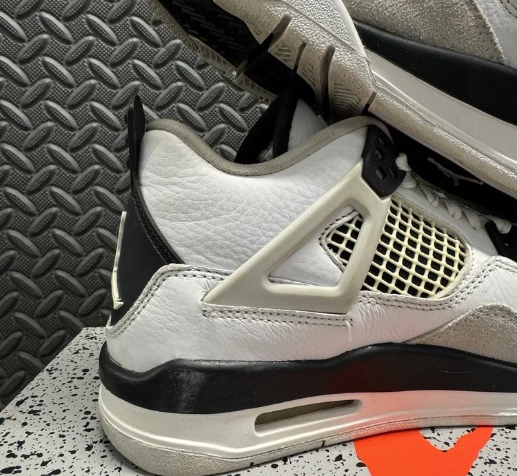 Air Jordan 4 Retro Military Black