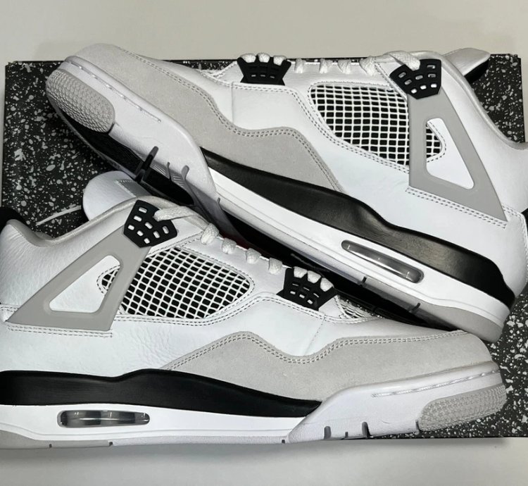 Air Jordan 4 Retro Military Black