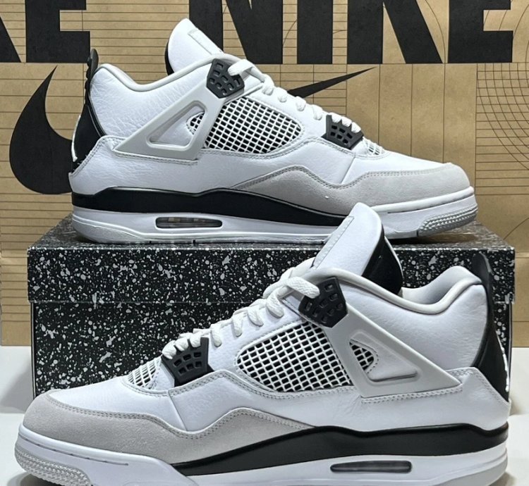 Air Jordan 4 Retro Military Black