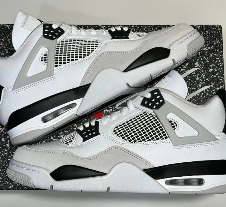 Air Jordan 4 Retro Military Black