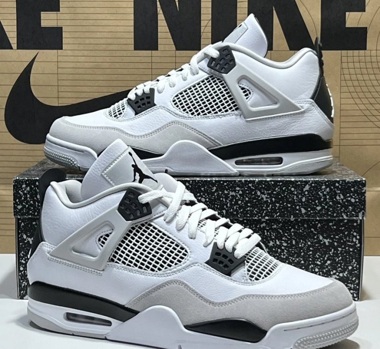 Air Jordan 4 Retro Military Black